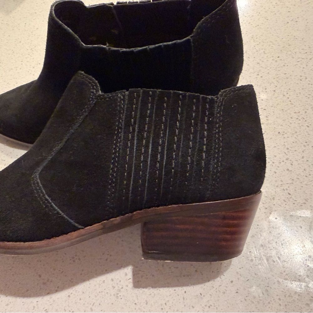 Lucky Brand LP-Folley Suede Ankle Bootie Black Size 8 Elastic Goring Stacked - Picture 2 of 9